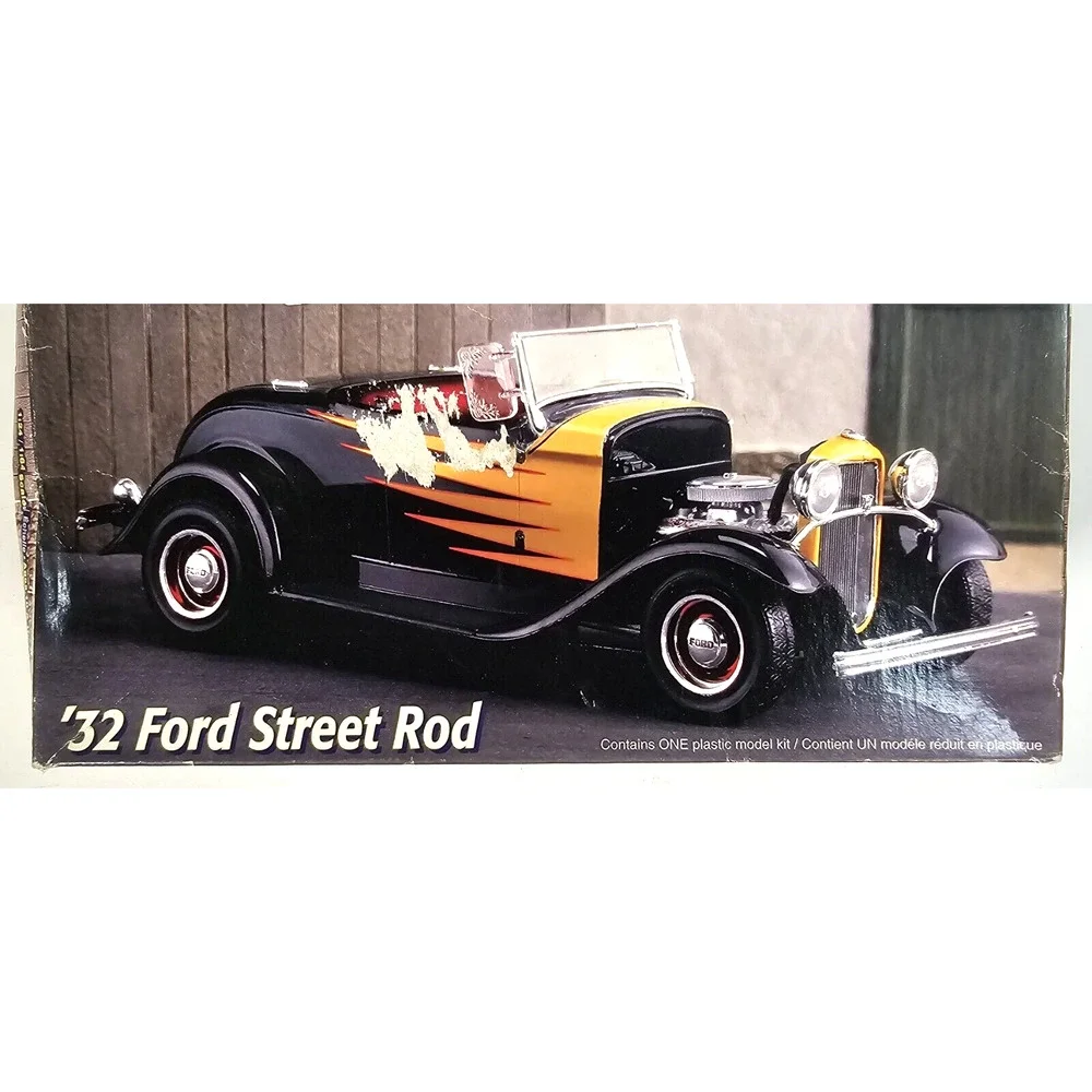 Revell Amigo Pack '32 Ford Street Rod 1:24 without Mini Die Cast Ford 85-6685